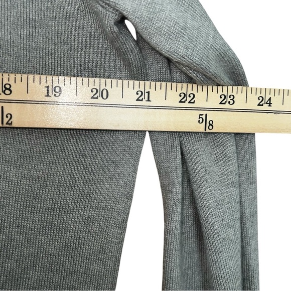 Banana Republic 86% Silk 14% Cashmere Gray Sweater Size Medium - Picture 2 of 5